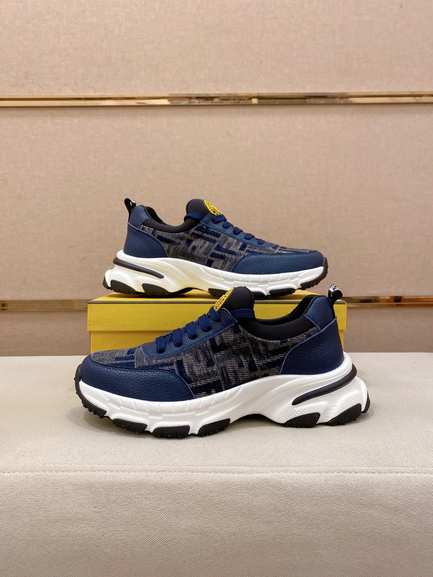Men's men's shoes 442💰 (fendi) new style 👊🏻 upper 🇮🇹 imported cowhide fabric 🇩🇪 lining imported sheepskin lining. The original outsole is molded to highlight the identity of every man, and the upper foot is elegant and stable🚶🏻🚶🏻The high-end custom counters reproduce the original version📯No matter the wind or rain, the shoe last remains unchanged and can withstand the verification of time🔍️,🔵 Size: 38-44